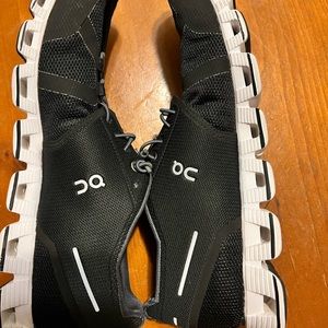 On Cloud men’s size 9